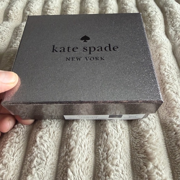 Kate Spade New York Kenzie Silver Glitter Card Holder NWT in Box - Picture 7 of 7